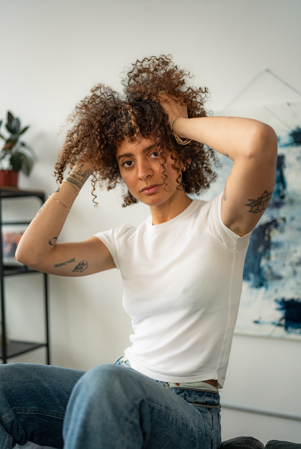 5 Essential Tips to Maintain Healthy Curls This Winter